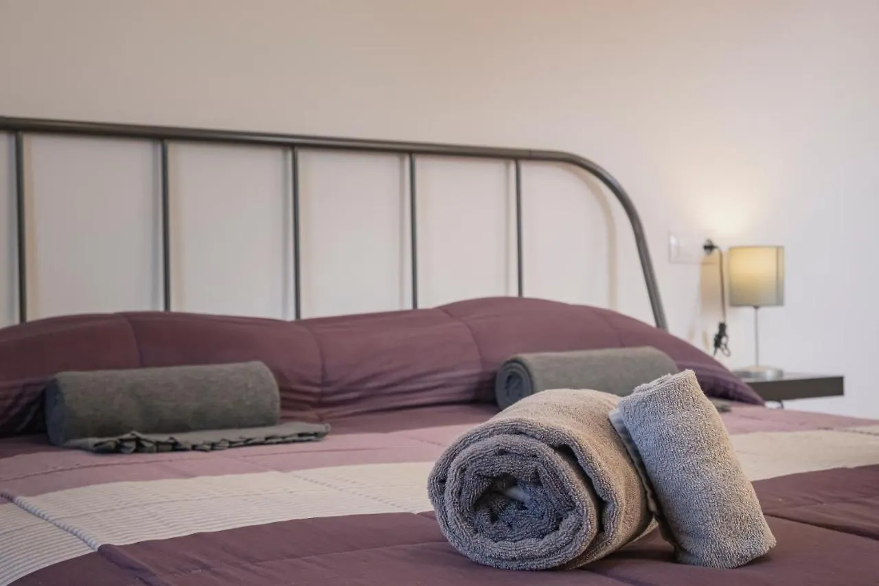 アロナ Vistalroque Bed & Breakfast 2*,